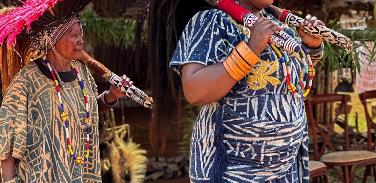 Sortie des reines Bamendjou lors du festival Chepan 2025